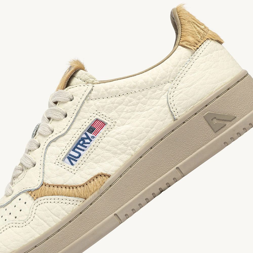 MEDALIST LOW WOMAN ELE/PONY White/Sand
