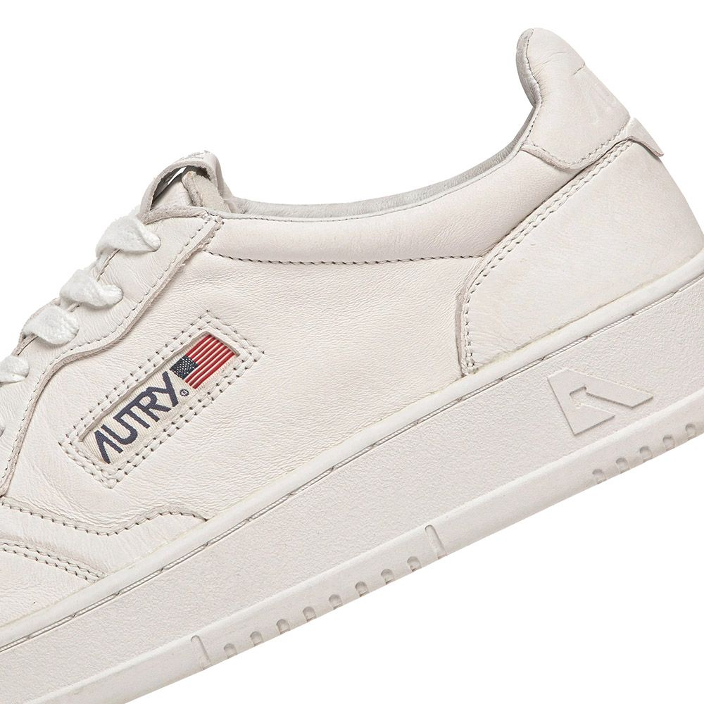 MEDALIST LOW MAN SOLID GOAT White