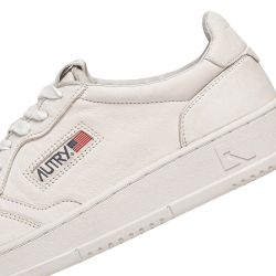 MEDALIST LOW MAN SOLID GOAT White