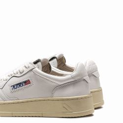 AUTRY MEDALIST LOW W LEATHER/LEATHER Women's Sneakers, White/White